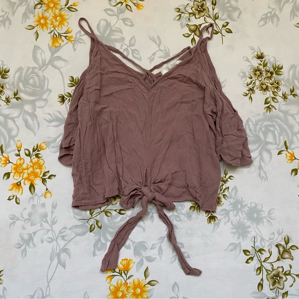 Active USA Size M Mauve Cold Shoulder Top